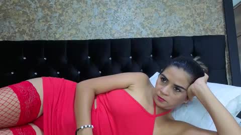 Estella online show from November 11, 2025, 10:43 pm