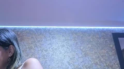 Estella online show from December 19, 2025, 10:39 pm