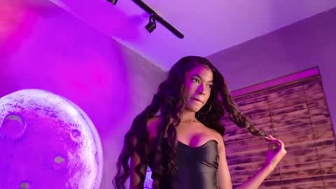 S T E L L A online show from September 22, 2025, 10:45 pm