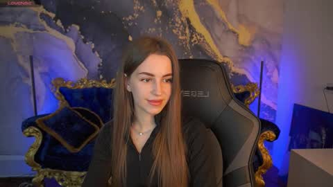 stellahoneywell online show from October 24, 2025, 1:18 pm