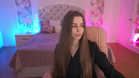 stellahoneywell online show from December 18, 2025, 7:47 am