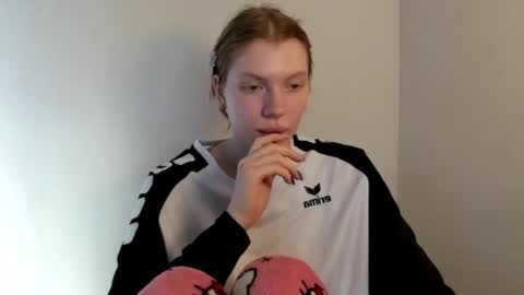 S T E L L A online show from November 3, 2025, 9:43 am