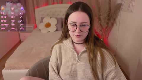 Snapshot of steph_sweet chatting on December 14, 2024, 10:07 pm Emma online show from December 14, 2024, 10:07 pm