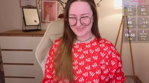Snapshot of steph_sweet chatting on December 20, 2024, 9:17 pm Emma online show from December 20, 2024, 9:17 pm