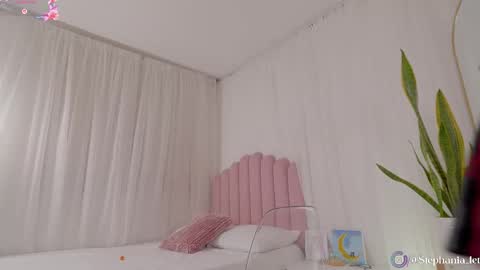 stephania_let online show from November 24, 2025, 6:18 pm