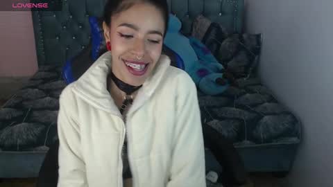 Stephania online show from February 1, 2025, 1:41 pm