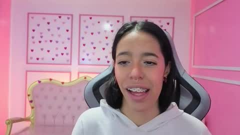 Stephania online show from September 25, 2025, 11:36 am