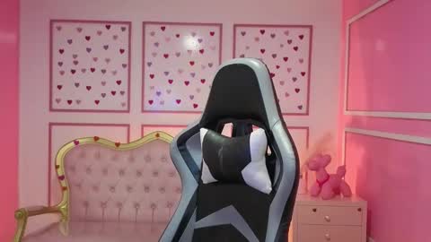 Stephania online show from September 27, 2025, 12:43 pm