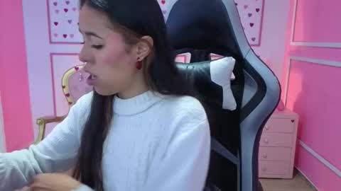 Stephania online show from October 21, 2025, 12:28 pm