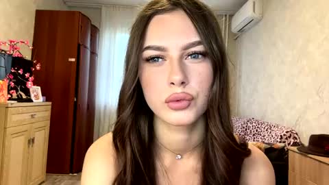 Stephani online show from June 7, 2026, 4:00 pm