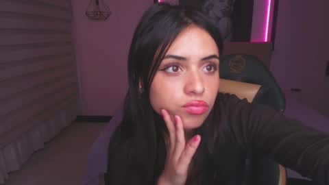 stephany_rodriguez_ online show from March 6, 2025, 4:17 pm