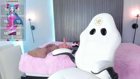 Stephany online show from April 15, 2026, 7:58 pm