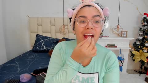 Stefanny online show from January 4, 2025, 10:45 pm