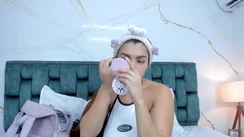 Stefanny online show from November 16, 2025, 1:11 am