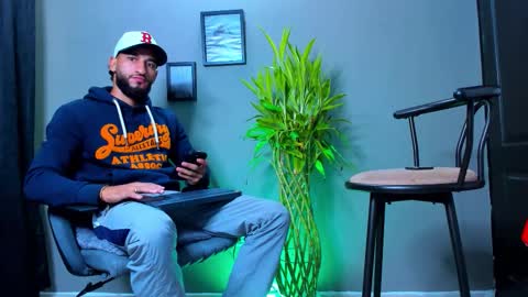 Snapshot of stev_velez chatting on October 6, 2025, 12:02 pm Steve online show from October 6, 2025, 12:02 pm