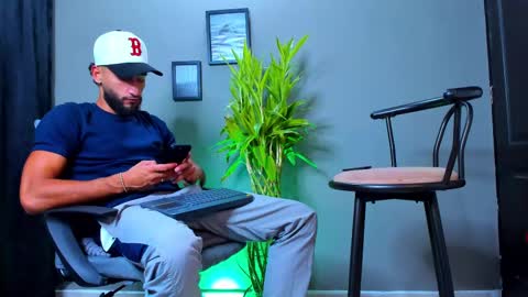 Snapshot of stev_velez chatting on October 7, 2025, 1:58 am Steve online show from October 7, 2025, 1:58 am