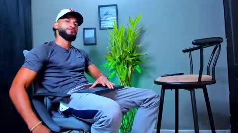 Snapshot of stev_velez chatting on October 9, 2025, 11:19 am Steve online show from October 9, 2025, 11:19 am