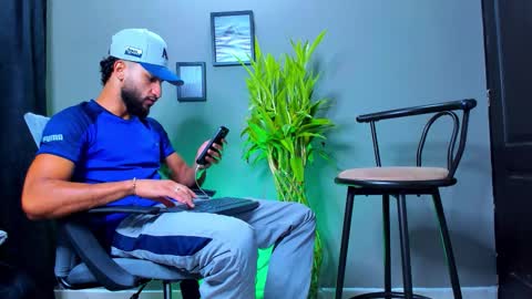 Snapshot of stev_velez chatting on October 22, 2025, 12:05 pm Steve online show from October 22, 2025, 12:05 pm