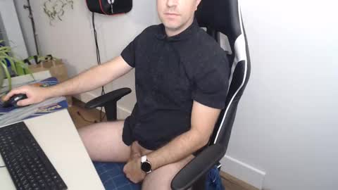 steve_oo8 online show from December 3, 2024, 4:39 pm