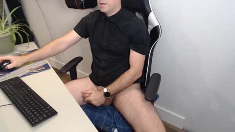 steve_oo8 online show from December 19, 2024, 4:13 pm