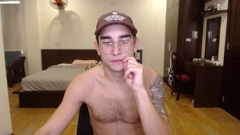 Alex   online show from January 5, 2025, 3:32 am