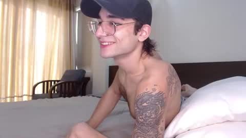 Alex   online show from February 5, 2025, 1:37 am