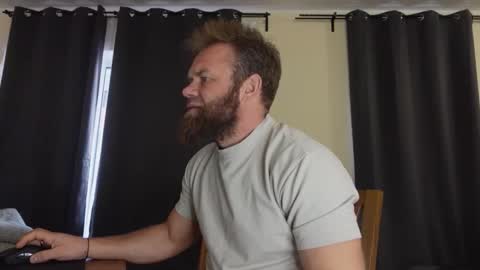 Snapshot of stewart_benzo chatting on April 6, 2026, 1:12 pm Stewart Barnz online show from April 6, 2026, 1:12 pm