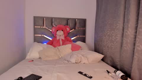 Snapshot of sthepie chatting on October 1, 2025, 7:20 pm sthepie online show from October 1, 2025, 7:20 pm