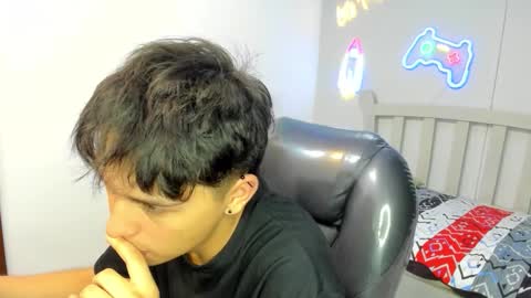 Stiwen online show from November 14, 2025, 2:38 pm