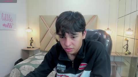 Stiwen online show from December 16, 2025, 7:41 pm