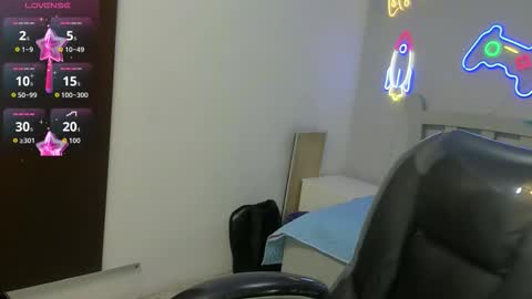 Stiwen online show from December 19, 2025, 7:32 pm