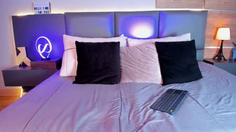 Stone Lee  online show from February 5, 2025, 8:21 am