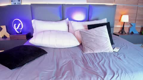 Stone Lee  online show from February 5, 2025, 11:23 am