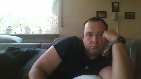 stoned1983 online show from December 5, 2025, 8:12 am