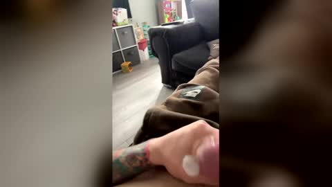 stonercum420798208 online show from April 5, 2026, 10:01 am