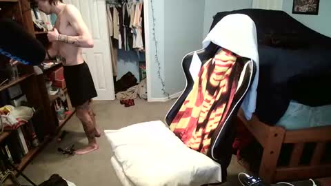 str8whiteboy21 online show from February 12, 2025, 5:37 pm