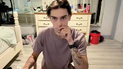 str8whiteboy21 online show from May 18, 2026, 6:25 pm