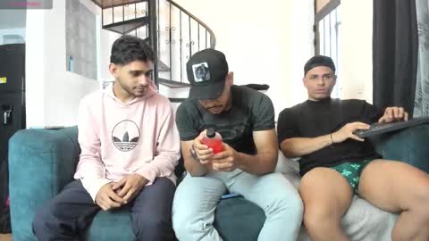 straight__friends online show from December 14, 2025, 2:55 pm