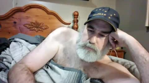 Straightbear4you online show from November 8, 2025, 10:59 am