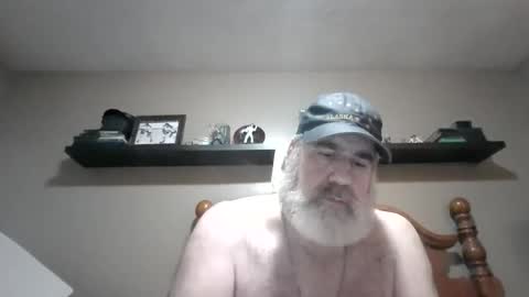Straightbear4you online show from February 10, 2026, 5:33 am