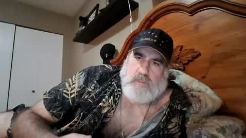 Snapshot of straightbear4you chatting on July 6, 2026, 7:49 am Straightbear4you online show from July 6, 2026, 7:49 am