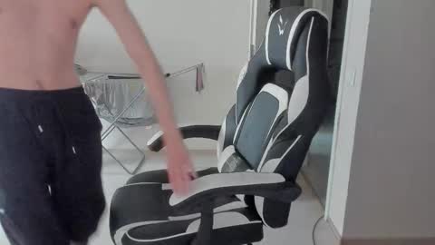 Ray online show from October 21, 2025, 12:39 pm