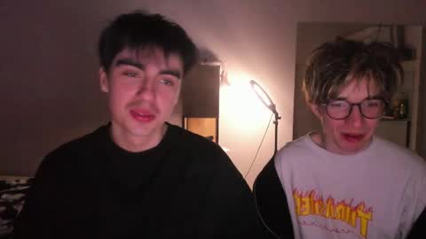Snapshot of stralght_twinks chatting on April 19, 2026, 6:10 pm Ray online show from April 19, 2026, 6:10 pm