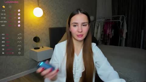 Laura online show from December 4, 2025, 2:10 am