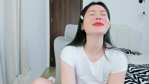 strawberry_loveee online show from November 11, 2025, 2:55 am