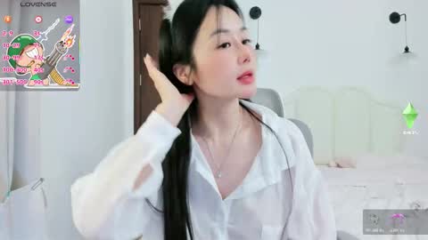 strawberry_loveee online show from February 8, 2026, 4:43 pm