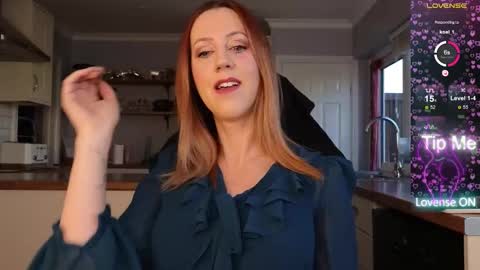 Amorina online show from November 25, 2025, 10:48 am