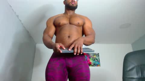 strong_george1 online show from January 5, 2025, 7:17 pm