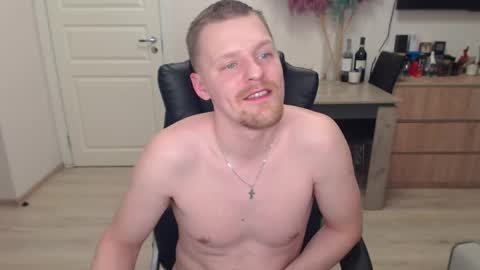 strong_guy_xxx online show from November 30, 2025, 9:08 pm