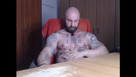 Snapshot of strongivan chatting on November 17, 2025, 6:57 pm StrongIvan online show from November 17, 2025, 6:57 pm